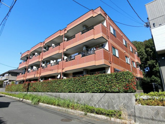 【外観】 | 小田急多摩線「栗平」駅より徒歩6分！便利な立地の3階建てマンションです♪通勤通学はもちろん、お買い物やお出かけにもGood☆