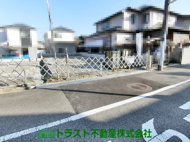 神戸市垂水区神陵台６期1号棟　の前面道路含む現地写真