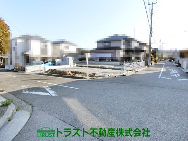 神戸市垂水区神陵台６期1号棟　の前面道路含む現地写真