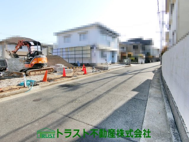 神戸市垂水区南多聞台６期１号棟の前面道路含む現地写真