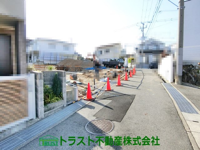 神戸市垂水区南多聞台６期３号棟の前面道路含む現地写真