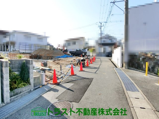 神戸市垂水区南多聞台６期３号棟の前面道路含む現地写真