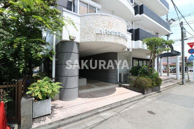 ラフェスタ足利本城のエントランス