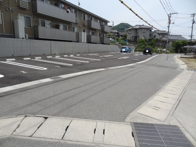 みつばち Ⅱの駐車場