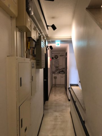 神山ビルのロビー
