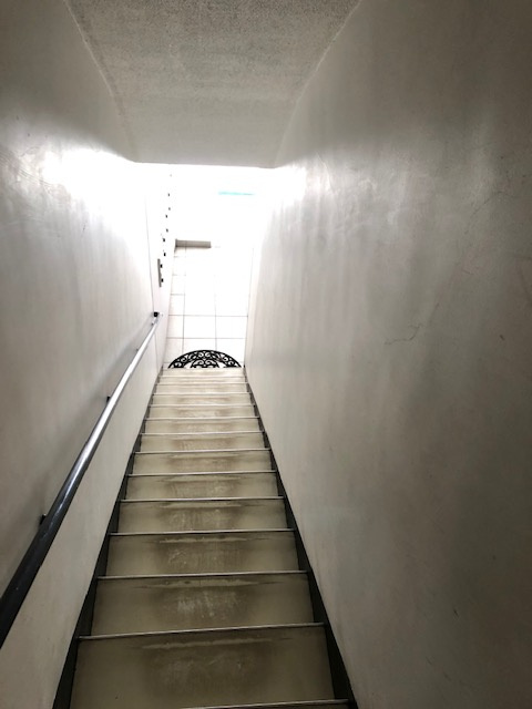 神山ビルのロビー
