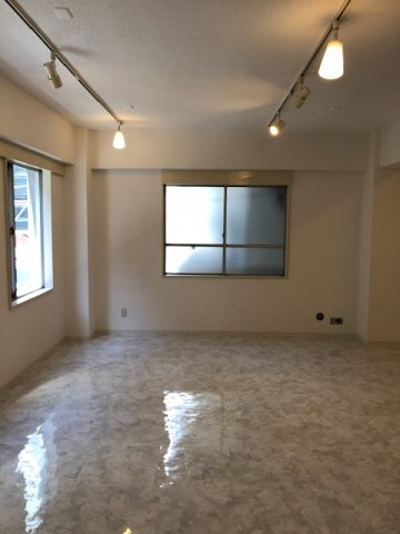 神山ビルの内装