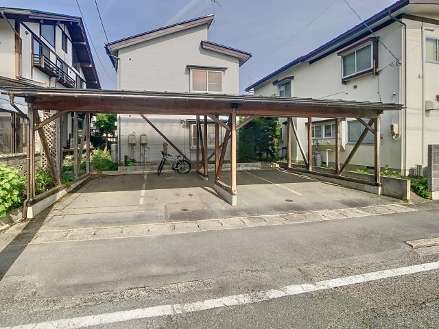 ハイツソフィアの駐車場