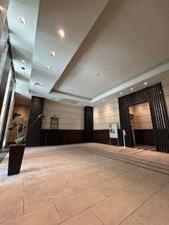 アパートメンツ江坂のロビー|建物の内部です