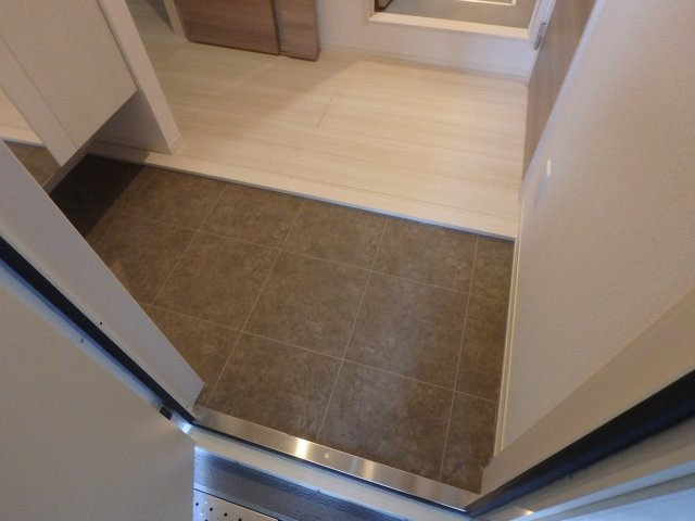 セレナヴィラ小阪Wの玄関