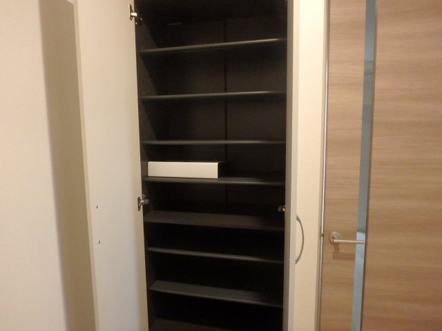 セレナヴィラ小阪Wの収納