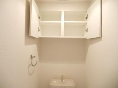 グラマシー京都（旧リエトコート塩小路堀川）の収納|トイレ上部収納
