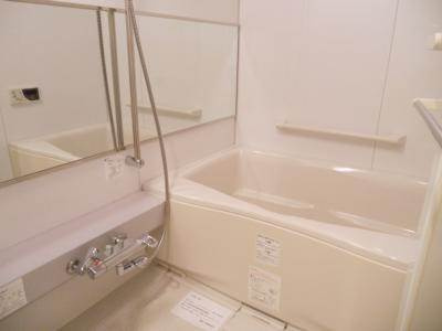 グラマシー京都（旧リエトコート塩小路堀川）の浴室|追炊き機能付バス