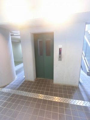 【その他共用部分】 | ヒルテラス横浜・保土ヶ谷壱番館 | お買い物時やベビーカーの出し入れに便利なエレベーター付