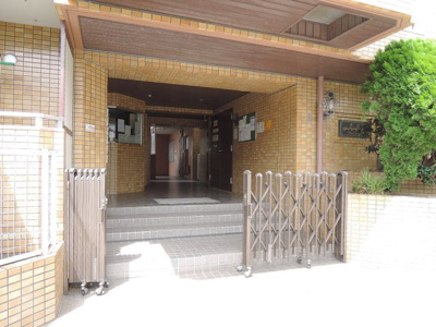 【エントランス】 | 大口ダイヤモンドマンション | JR横浜線「大口」駅徒歩6分と好立地。
通勤時間の短縮でご家族と過ごす時間を増やす事が出来ます。