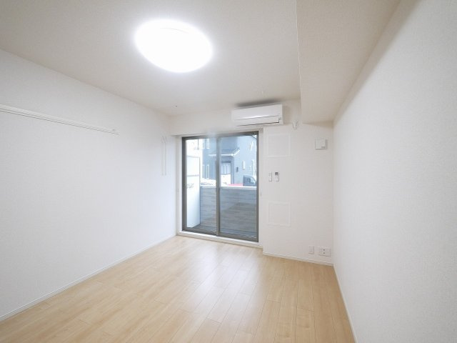 ミニョンフルールの寝室|広くて明るい寝室