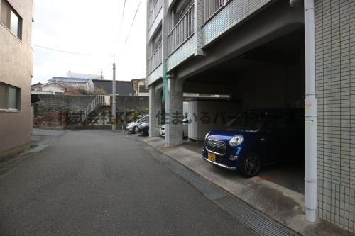 メゾンフジヨシの駐車場