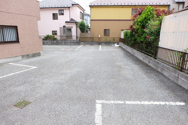 ベルフォーレ澤井の駐車場