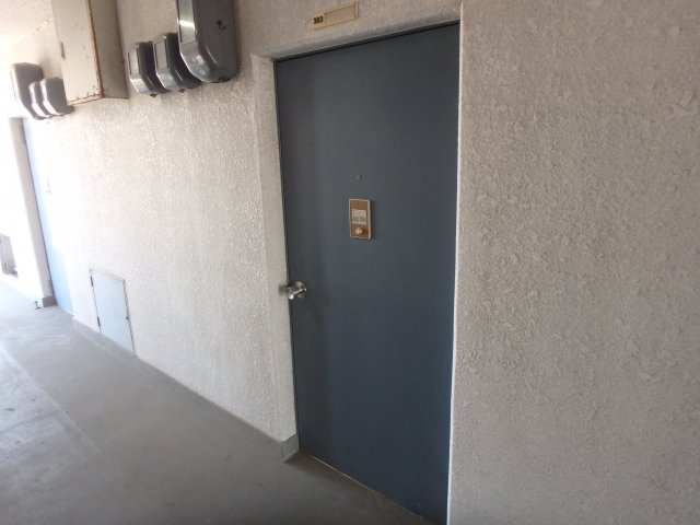 フレンドハウス５６の玄関