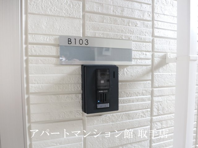 海正Bのエントランス