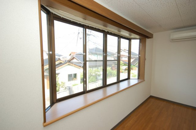 【洋室】 | ぴあこーとⅠ | 出窓があります