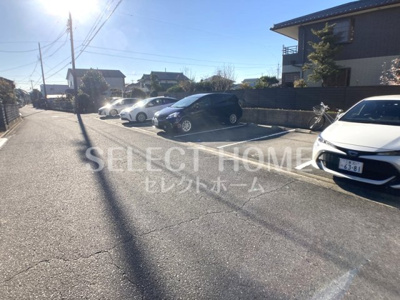 【駐車場】 | ハイツ岡崎柱 東棟 | 駐車場に車を止められます