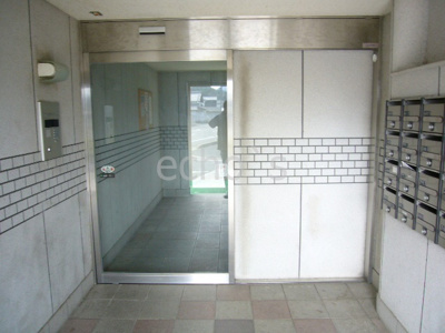 【エントランス】 | アローフィールドTSUDOI | 清潔なエントランスです