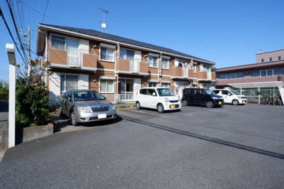 【駐車場】 | アンビション若松Ａ棟 | お部屋の前に駐車場１台分あり。料金別途です。