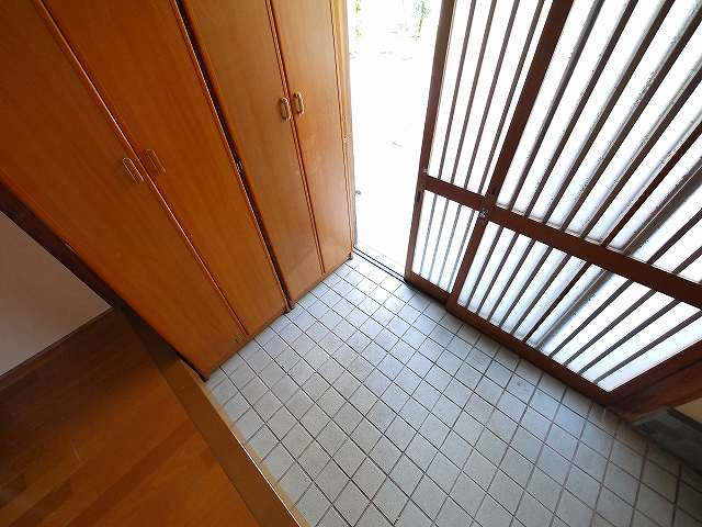 福井貸家の玄関|収納もある玄関です