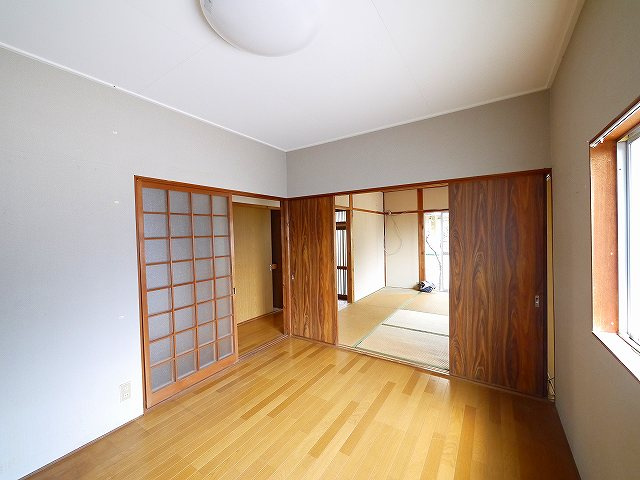 福井貸家の居間・リビング|ゆったり過ごせるリビングです