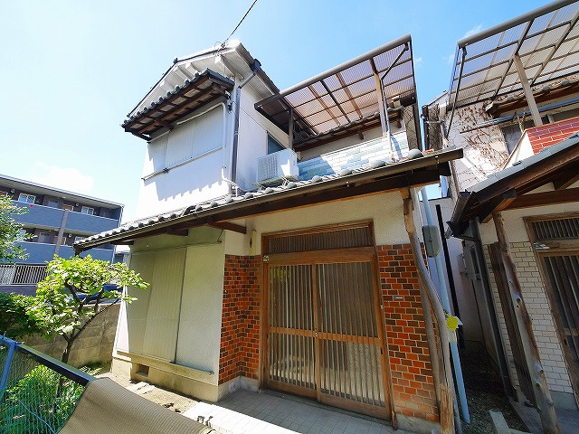 福井貸家の外観|レトロな外観です。