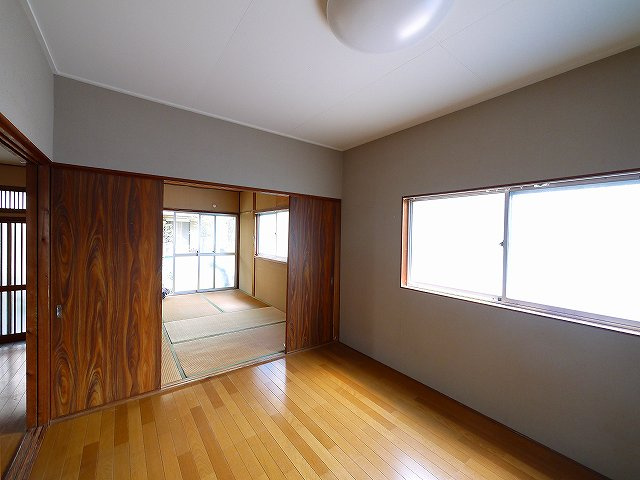 福井貸家の居間・リビング|ゆったり過ごせる居間です