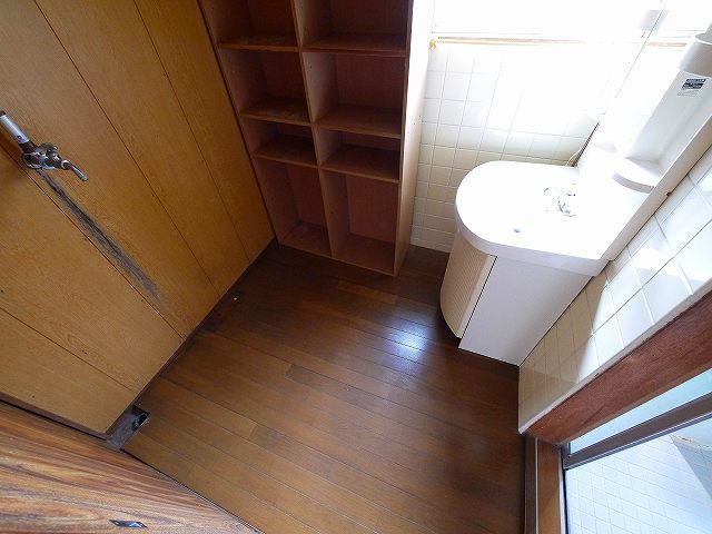 福井貸家の洗面所|ゆったりとスペースのある洗面所