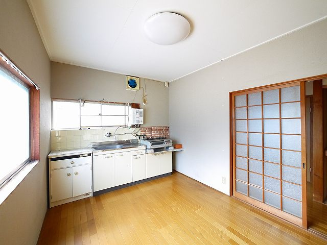 福井貸家の居間・リビング|ゆったり過ごせるリビングです