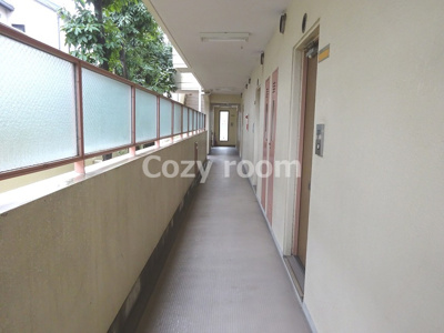 【その他共用部分】 | エルベコート緑地公園 | 共有廊下です