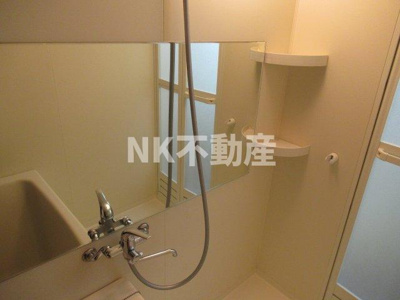 【浴室】 | メゾンイサム（新深江賃貸） | お風呂に鏡があります