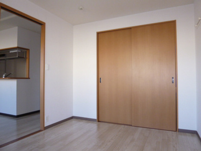 【洋室】 | グーズベリー・アイ