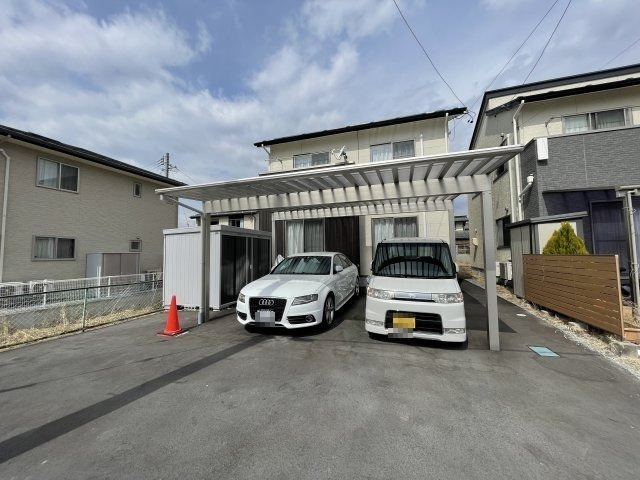 諏訪市中洲　中古住宅の駐車場