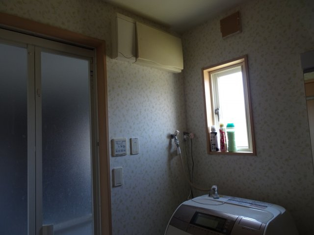 諏訪市中洲　中古住宅の独立洗面台|使いやすい独立洗面台です