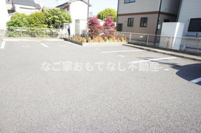 【駐車場】 | ブラウニー（ＢＲＯＷＮＩＥ）