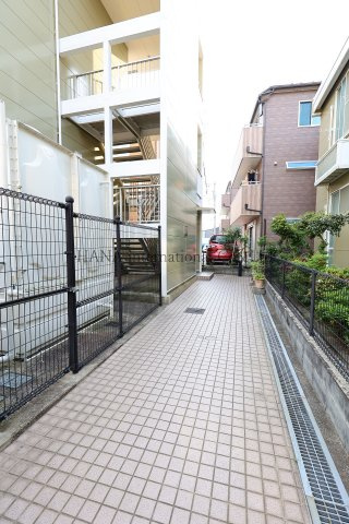 レオパレスルーチェのエントランス