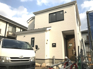 【外観】 | 外観もきれいです。設備に浴室暖房乾燥機＆浴室TV付きの物件です。多くの方から高いニーズのある、内装もピカピカの新築戸建ての物件です。