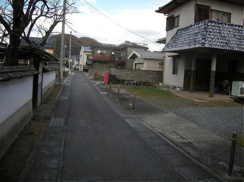 岡山市北区足守の前面道路含む現地写真