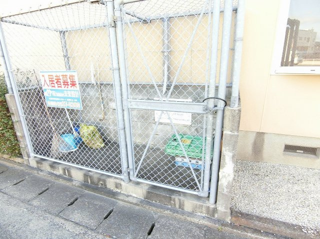 フレグランス南町のその他共用部分|敷地内にゴミ置き場があります