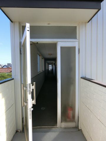 ベルトピア岩倉のエントランス