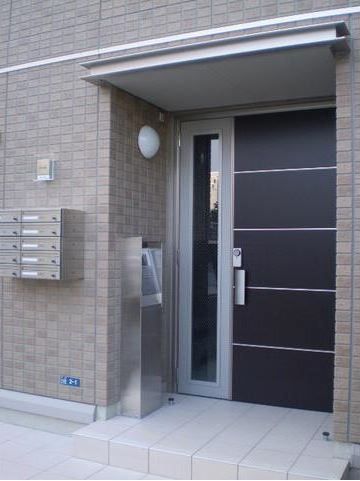 アヴェニール新川崎のエントランス