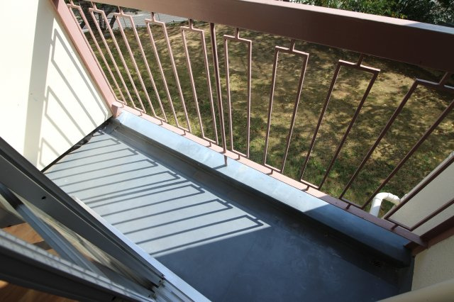 多聞台ビル2号棟のバルコニー