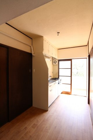 多聞台ビル2号棟の居間・リビング