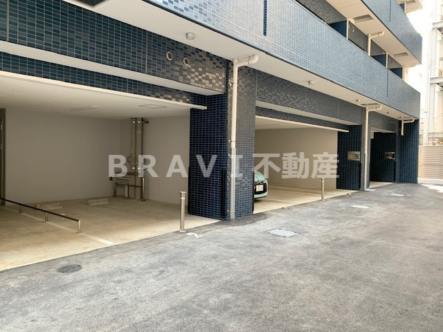 プレサンス大手前ピリオド　BRAVI不動産の駐車場|【プレサンス大手前ピリオド】カースペースがあります