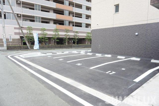 熊本市中央区新大江１丁目の賃貸マンションの駐車場